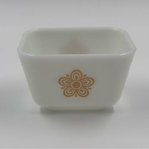 Vintage Pyrex 501 White Gold Floral Fridge Dish